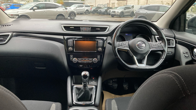 Nissan Qashqai 1.3 DiG-T Acenta Premium 5dr Petrol Hatchback